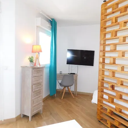 Studio agréable résidence Les Oliviers avec parking Apartamento *