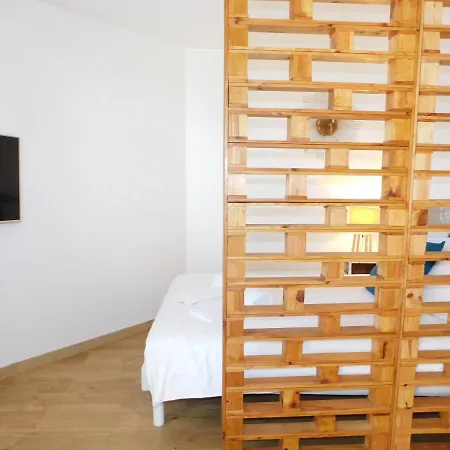 Studio agréable résidence Les Oliviers avec parking Apartamento